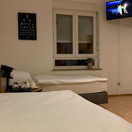 City Studio Am Hauptbahnhof Apartman Heilbronn Kültér fotó